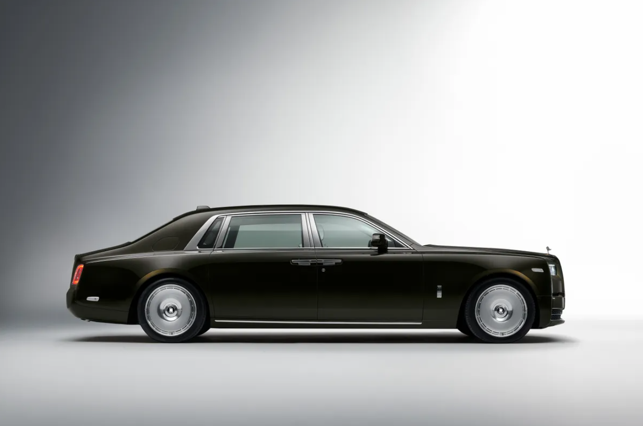 We manufacture premium quality forged wheels rims for Rolls Royce Phantom VIII 2023+ in any design, size, color. Wheels size: Front 22 x 10 ET 25 Rear 22 x 10 ET 25 PCD: 5 x 112 CB: 66,56 Forged wheels can be produced in any wheel specs by your inquiries and we can provide our specs