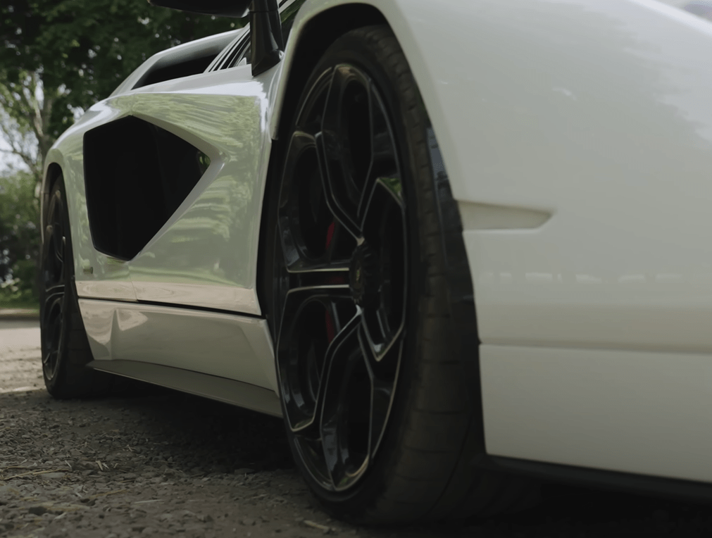 We manufacture premium quality forged wheels rims for Lamborghini Countach LP 800-4, Aventador LP 700-4 ( Aventador J. Aventador S LP 740-4 Coupe / Roadster, Aventador SV LP 750 Coupe / Roadster , Aventador SVJ ) in any design, size, color. Factory wheels size: Front Wheels: 20 x 9 ET 17.2 Rear Wheels: 21 x 13 ET 51.7 FORGED WHEELS