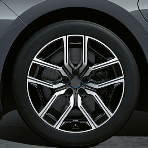 907 M BICOLOUR We manufacture premium quality forged wheels rims for NEW BMW 7 SERIES G70 730i 735i 740i 730d 740d 750e 760i i7 M760e 2022+ in any design, size, color. Wheels size: Front 20 x 9 Rear 20 x 10,5 Forged wheels can be produced in any wheel specs by your inquiries and we can provide our specs Compared to standard alloy cast wheels, forged wheels have the highest strength-to-weight ratio; they are 20-25% lighter while maintaining the same load factor.