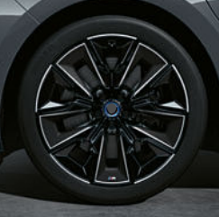 909 M BICOLOUR We manufacture premium quality forged wheels rims for NEW BMW 7 SERIES G70 730i 735i 740i 730d 740d 750e 760i i7 M760e 2022+ in any design, size, color. Wheels size: Front 21 x 9 Rear 21 x 10,5 Forged wheels can be produced in any wheel specs by your inquiries and we can provide our specs Compared to standard alloy cast wheels, forged wheels have the highest strength-to-weight ratio; they are 20-25% lighter while maintaining the same load factor.