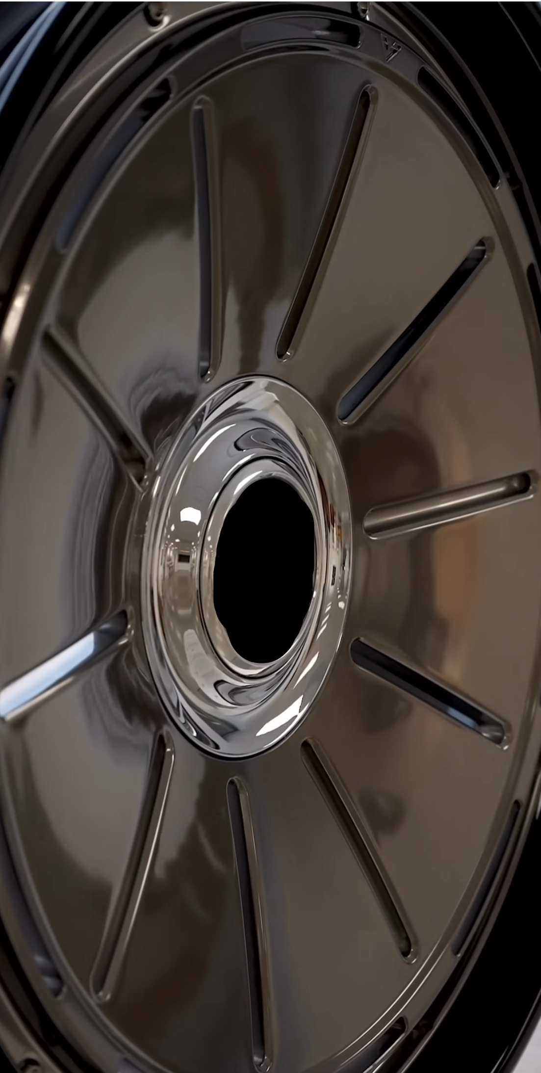 NEW VORSTEINER ESTATE WHEELS FOR ROLLS ROYCE DROPHEAD We manufacture premium quality forged wheels rims for ROLLS ROYCE DROPHEAD PHANTOM GHOST CULLINAN in any design, size, color. Wheels size: 24 x 10 ET 20 FINISH: Polished Forged wheels can be produced in any wheel specs by your inquiries, and we can provide our specs
