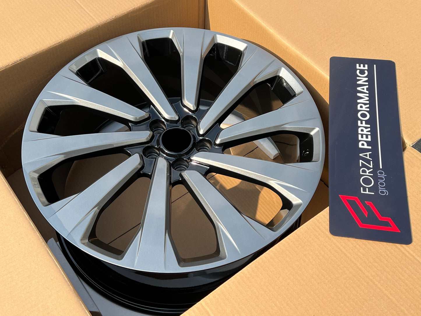 We manufacture premium quality forged wheels rims for LAND ROVER RANGE ROVER AUTOBIOGRAPHY L460 GUNMETAL in any design, size, color. Wheels size: in 24 x 9.5 ET 42.5 in 23 x 9.5 ET 42.5 PCD: 5 X 120 CB: 72.6 Forged wheels can be produced in any wheel specs by your inquiries and we can provide our specs