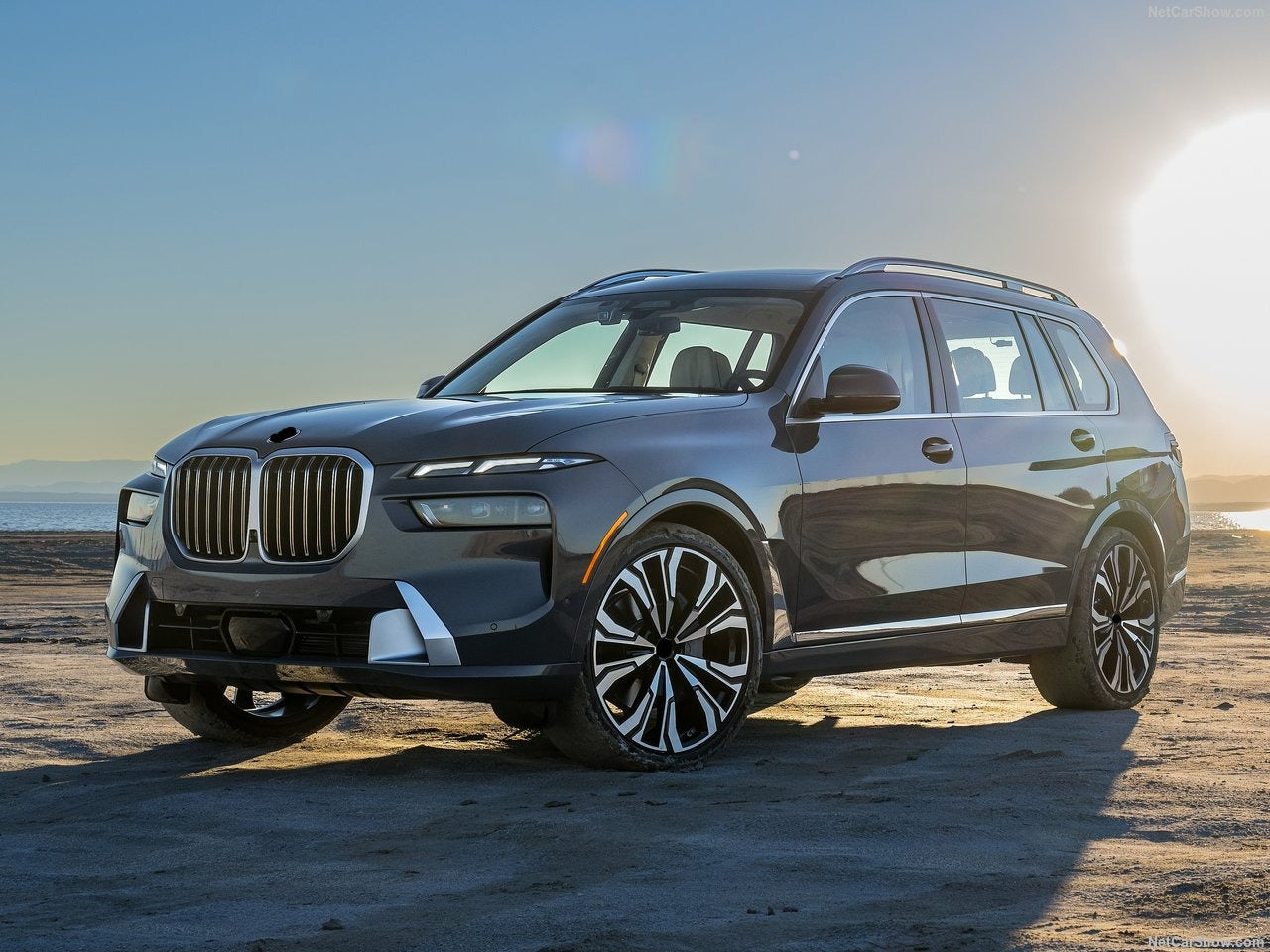 V SPOKE 914 M BICOLOUR We manufacture premium quality forged wheels rims for NEW BMW X7 G07 LCI xDrive40i xDrive40d M60 xDrive 2022+ in any design, size, color. Wheels size: Front 23 x 9.5 Rear 23 x 10.5 Forged wheels can be produced in any wheel specs by your inquiries and we can provide our specs