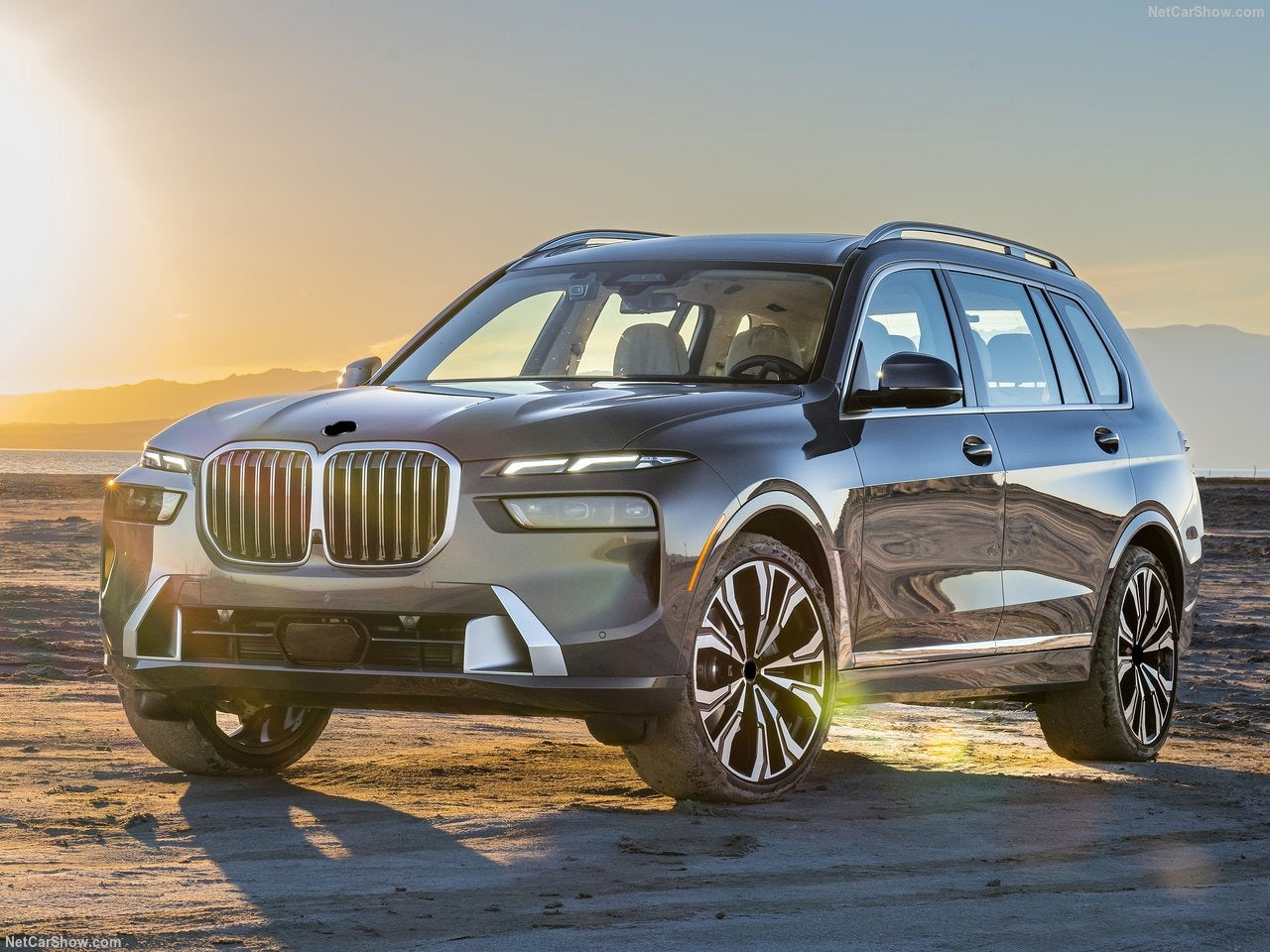V SPOKE 914 M BICOLOUR We manufacture premium quality forged wheels rims for NEW BMW X7 G07 LCI xDrive40i xDrive40d M60 xDrive 2022+ in any design, size, color. Wheels size: Front 23 x 9.5 Rear 23 x 10.5 Forged wheels can be produced in any wheel specs by your inquiries and we can provide our specs