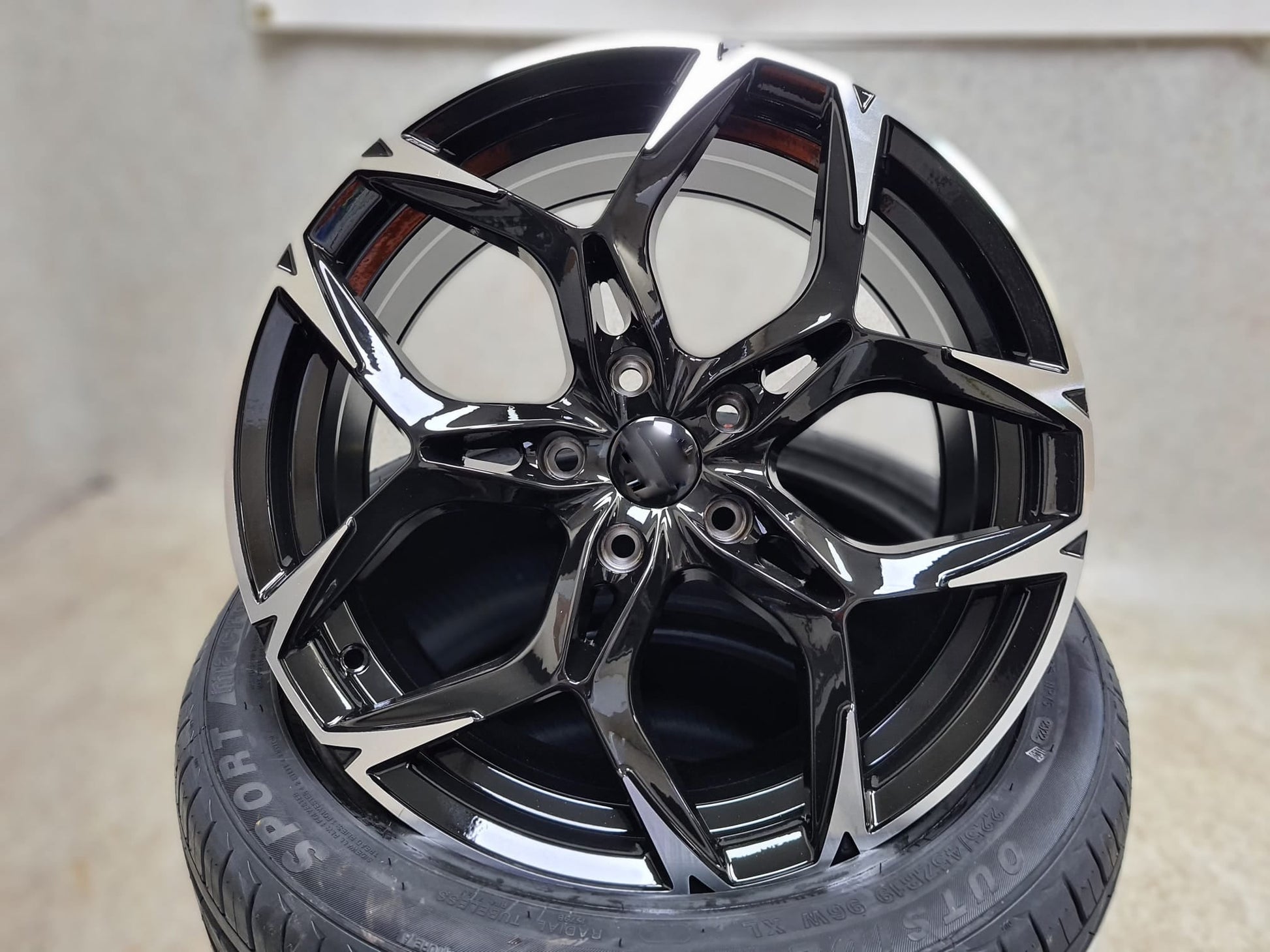 Cupra Leon 19 Inch Wheels