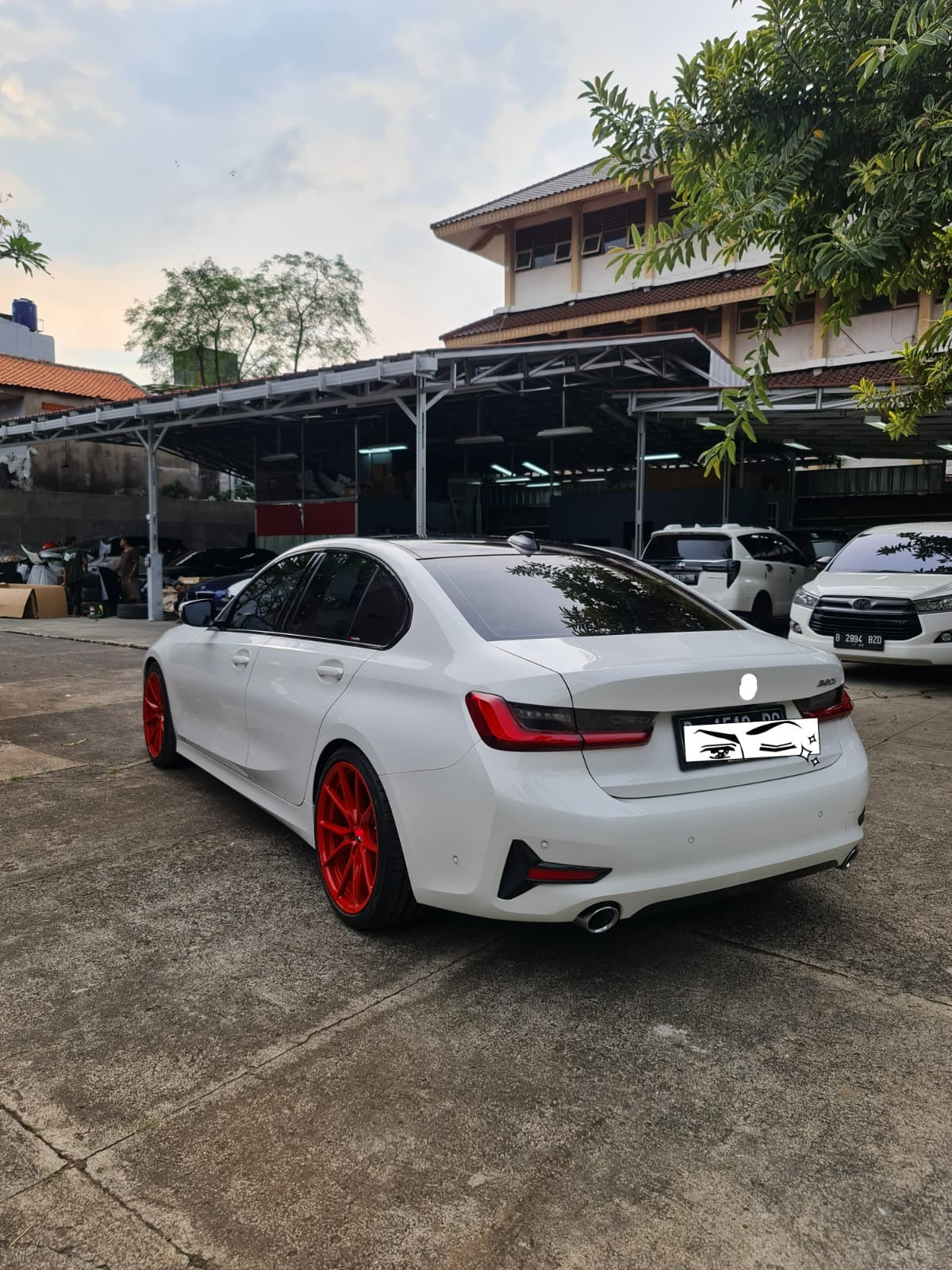 We produced premium quality forged wheels rims for  BMW 3 SERIES G20  Our wheels sizes:   Front 19 x 8.5 ET 25  Rear 19 x 9.5 ET 35  Finishing: Candy Red  Forged wheels can be produced in any wheel specs by your inquiries and we can provide our specs