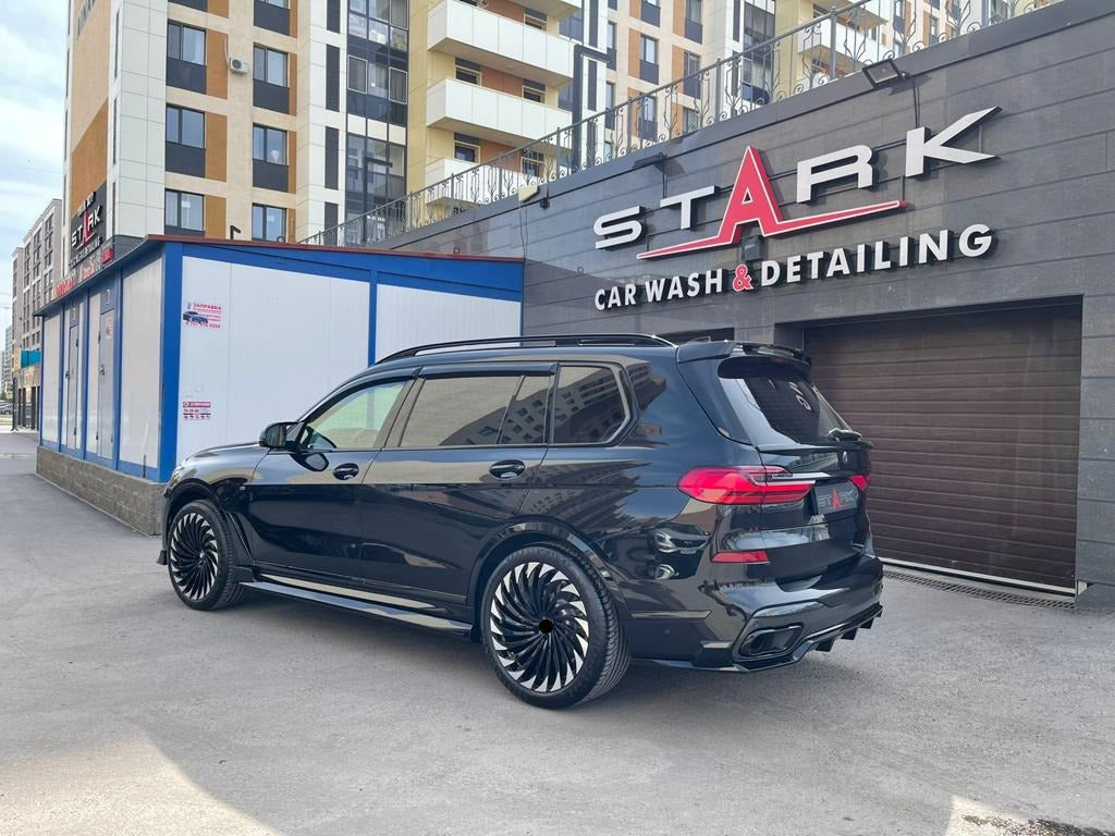 FORGIATO We produced premium quality forged wheels rims for  BMW X7 G07  Our wheels sizes:   Front 22 x 9.5 ET 22  Rear 22 x 10 ET 30  Finishing: Glossy Black + Machined Face  Forged wheels can be produced in any wheel specs by your inquiries and we can provide our specs