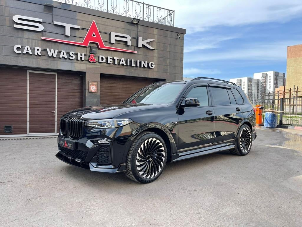 FORGIATO We produced premium quality forged wheels rims for  BMW X7 G07  Our wheels sizes:   Front 22 x 9.5 ET 22  Rear 22 x 10 ET 30  Finishing: Glossy Black + Machined Face  Forged wheels can be produced in any wheel specs by your inquiries and we can provide our specs