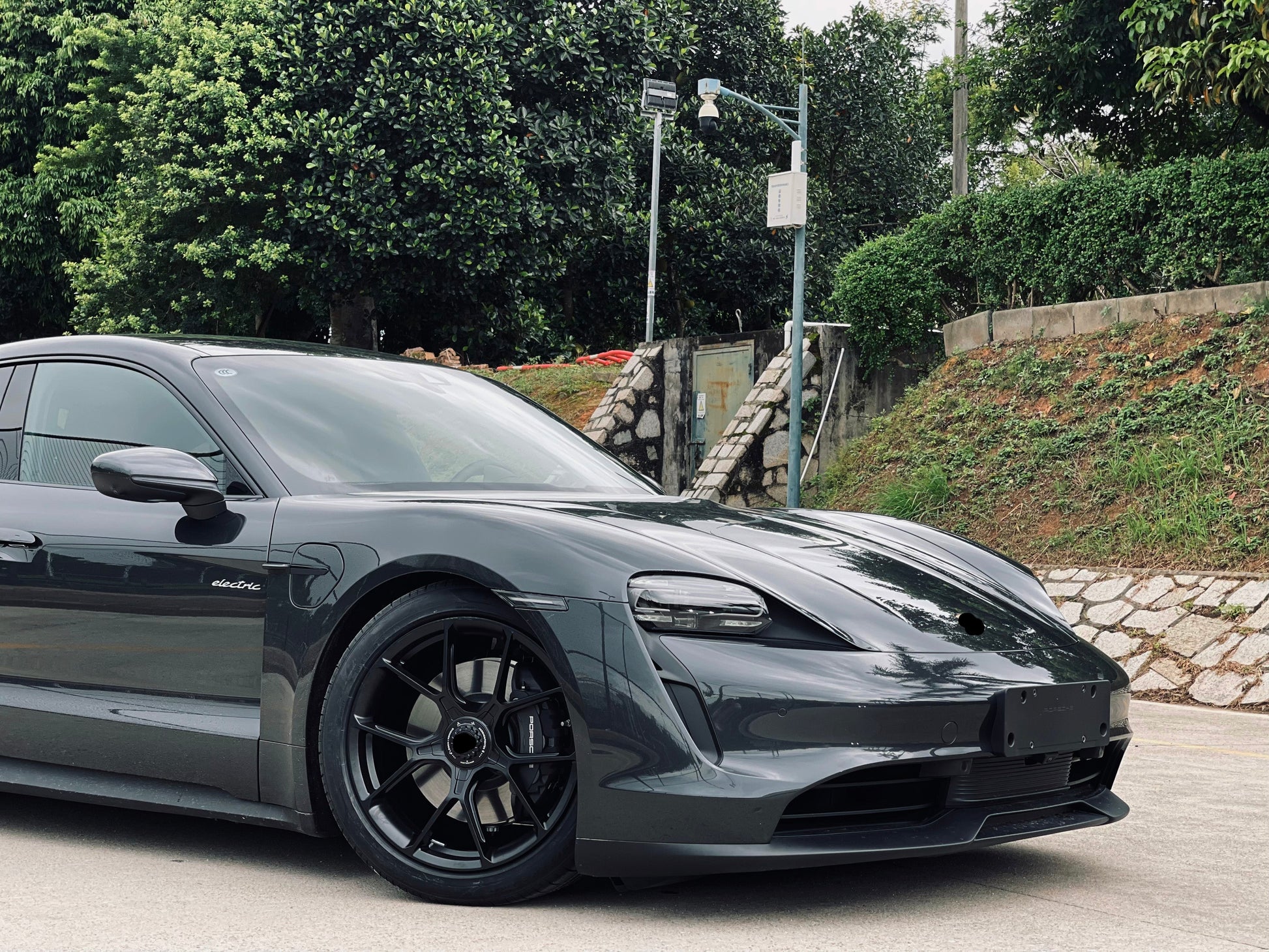 GT3 STYLE We produced premium quality forged wheels rims for  PORSCHE TAYCAN  Our wheels sizes:   Front 21 x 9.5 ET 60  Rear 21 x 11.5 ET 66  Finishing: Matt Black  Forged wheels can be produced in any wheel specs by your inquiries and we can provide our specs