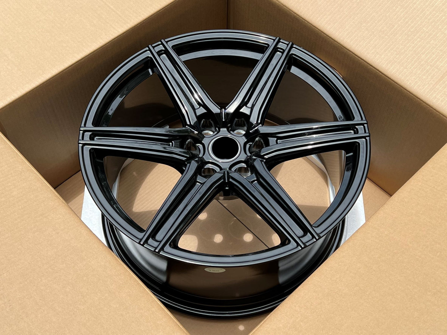 We manufacture premium quality forged wheels rims for   TOYOTA LAND CRUISER 300 LC 300 in any design, size, color.  Wheels size: 21 x 10 ET 23   PCD: 6 X 139.7   CB: 95.1  Forged wheels can be produced in any wheel specs by your inquiries and we can provide our specs